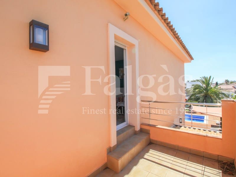 4 soveværelse Villa til salg i Empuriabrava med swimmingpool garage - € 1.295.000 (Ref: 9192938)