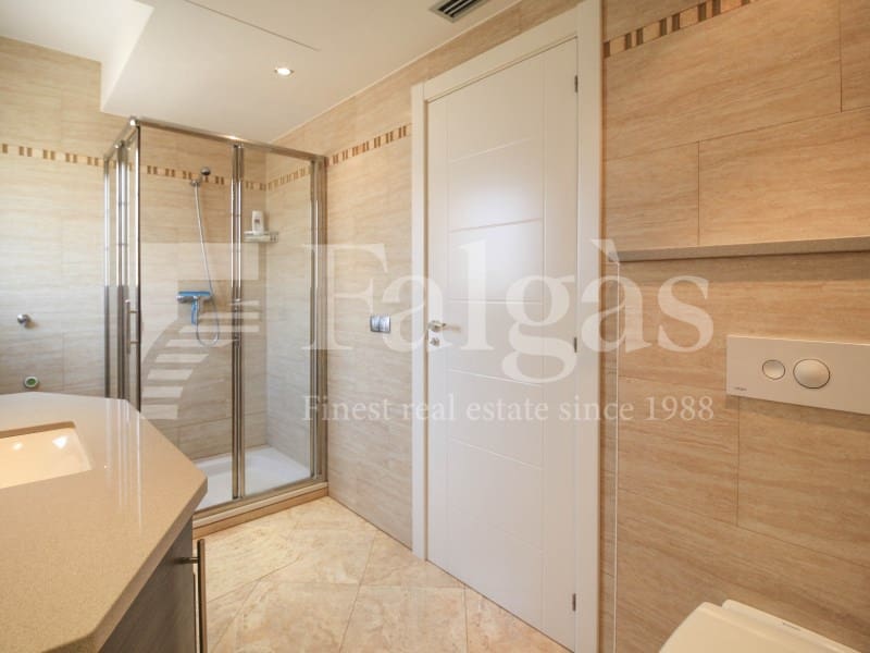 4 soveværelse Villa til salg i Empuriabrava med swimmingpool garage - € 1.295.000 (Ref: 9192938)