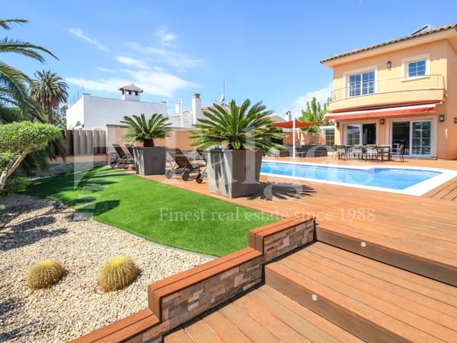 4 bedroom Villa for sale in Empuriabrava, Castelló d'Empúries with pool garage - € 1,295,000 (Ref: 9192938)