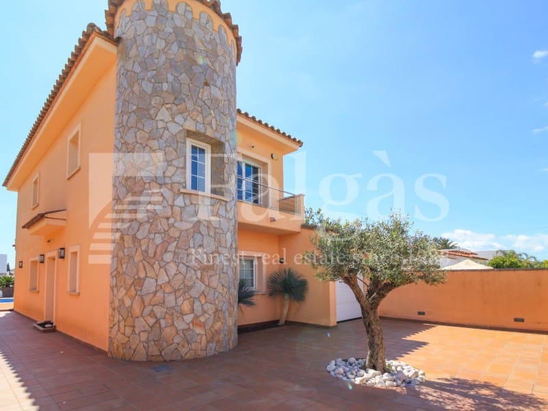 4 soveværelse Villa til salg i Empuriabrava med swimmingpool garage - € 1.295.000 (Ref: 9192938)