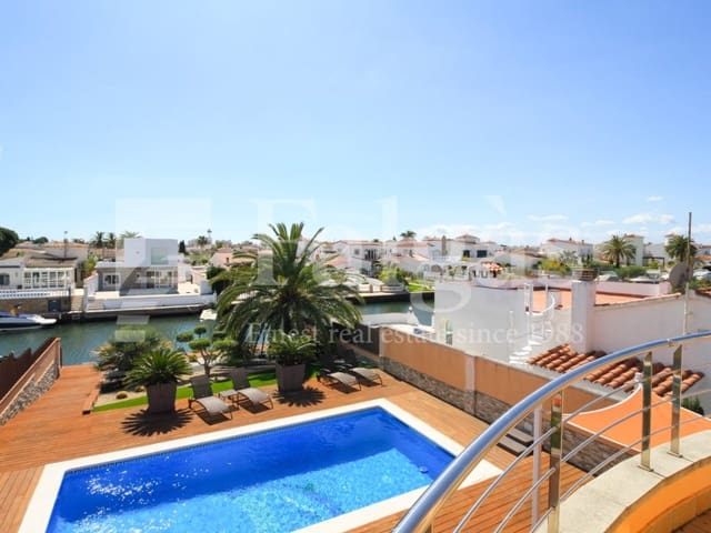 4 bedroom Villa for sale in Empuriabrava, Castelló d'Empúries with pool garage - € 1,295,000 (Ref: 9192938)