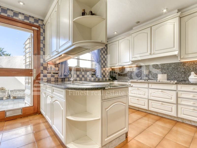 7 bedroom Villa for sale in Roses with pool garage - € 1,450,000 (Ref: 9192939)