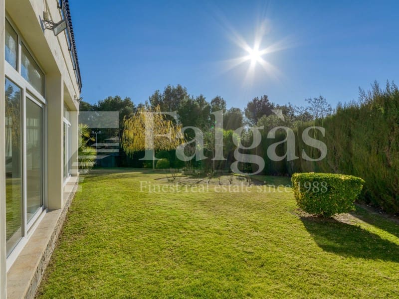 7 bedroom Villa for sale in Roses with pool garage - € 1,450,000 (Ref: 9192939)