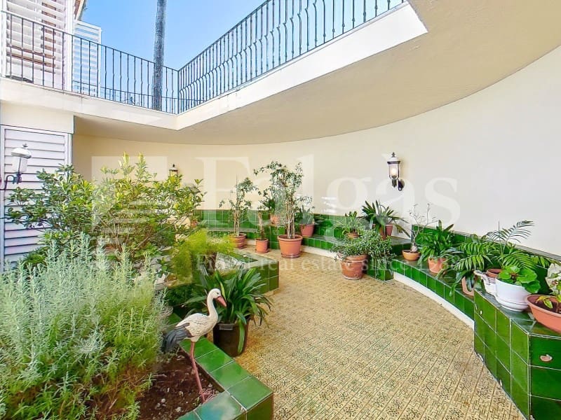 7 bedroom Villa for sale in Roses with pool garage - € 1,450,000 (Ref: 9192939)