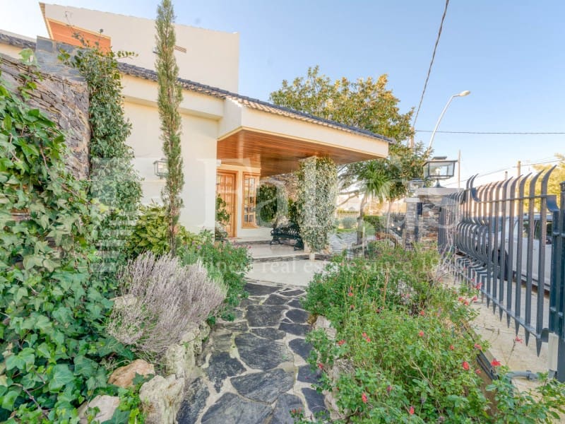 7 bedroom Villa for sale in Roses with pool garage - € 1,450,000 (Ref: 9192939)