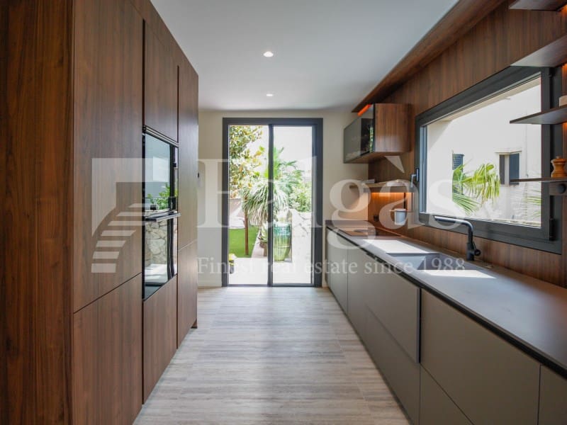 4 soveværelse Villa til salg i Empuriabrava med swimmingpool - € 1.450.000 (Ref: 9192940)