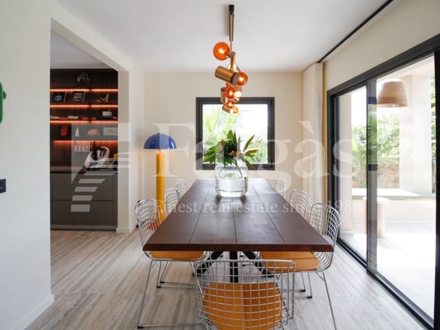 4 bedroom Villa for sale in Empuriabrava, Castelló d'Empúries with pool - € 1,450,000 (Ref: 9192940)