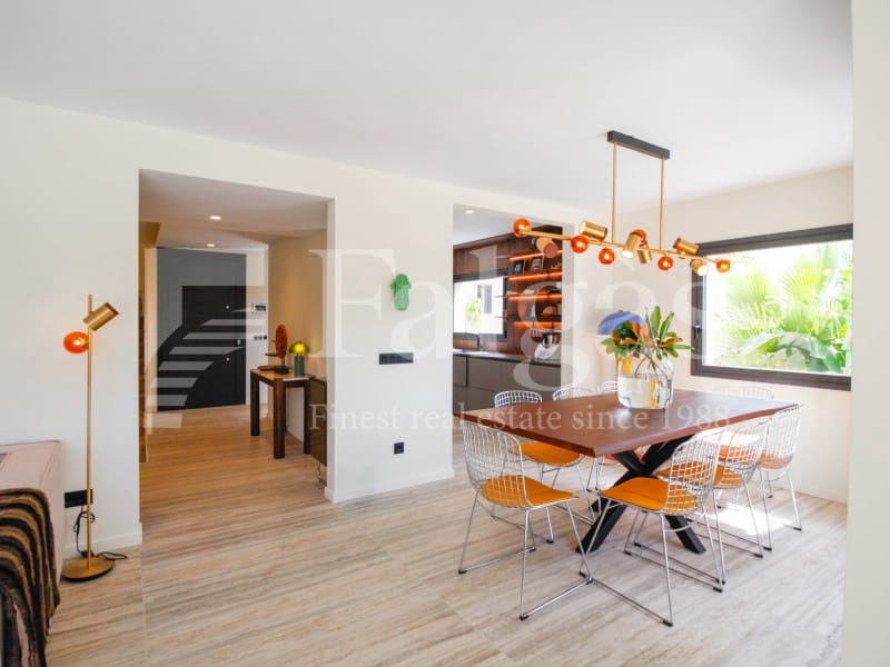 4 soveværelse Villa til salg i Empuriabrava med swimmingpool - € 1.450.000 (Ref: 9192940)