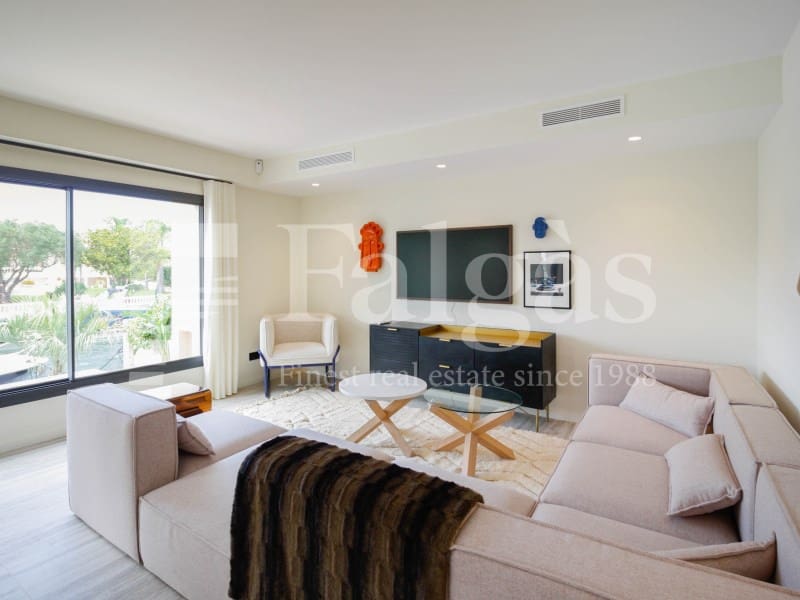 4 soveværelse Villa til salg i Empuriabrava med swimmingpool - € 1.450.000 (Ref: 9192940)