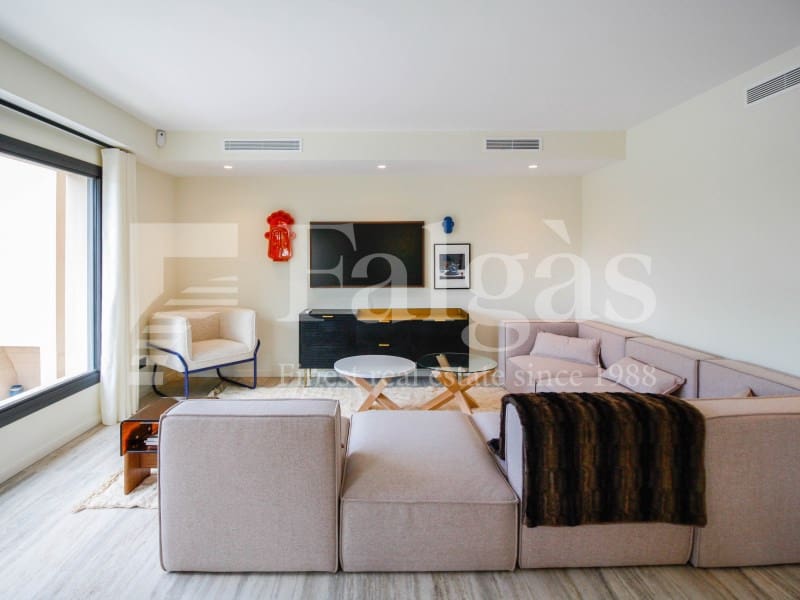 4 soveværelse Villa til salg i Empuriabrava med swimmingpool - € 1.450.000 (Ref: 9192940)