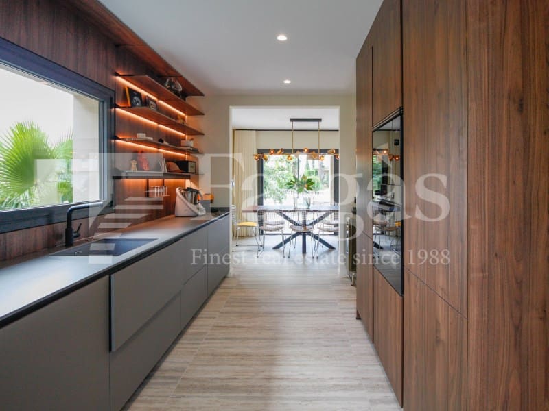 4 soveværelse Villa til salg i Empuriabrava med swimmingpool - € 1.450.000 (Ref: 9192940)