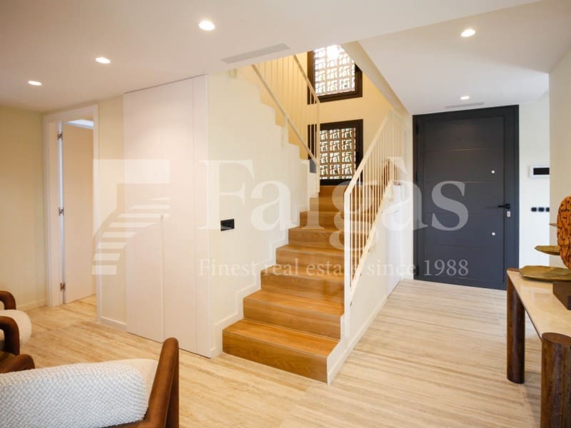 4 soveværelse Villa til salg i Empuriabrava med swimmingpool - € 1.450.000 (Ref: 9192940)