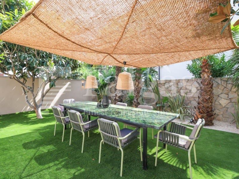 4 soveværelse Villa til salg i Empuriabrava med swimmingpool - € 1.450.000 (Ref: 9192940)