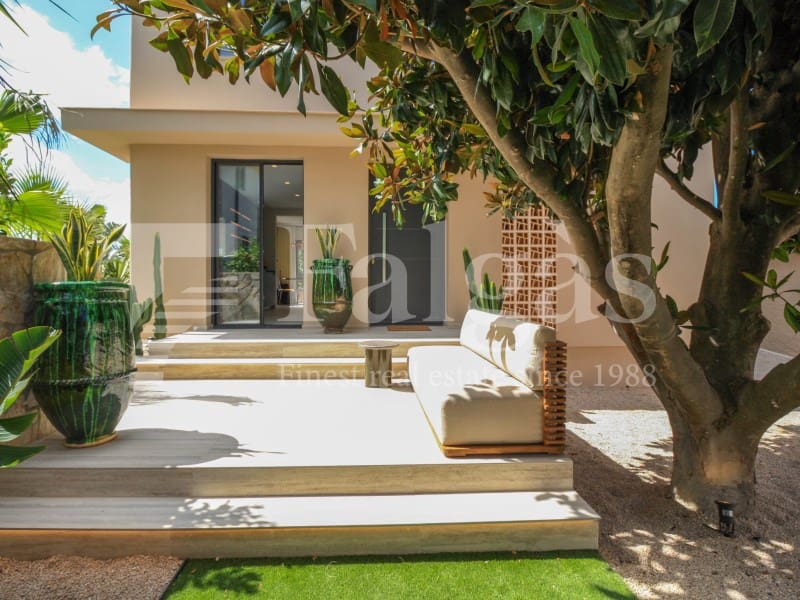 4 soveværelse Villa til salg i Empuriabrava med swimmingpool - € 1.450.000 (Ref: 9192940)