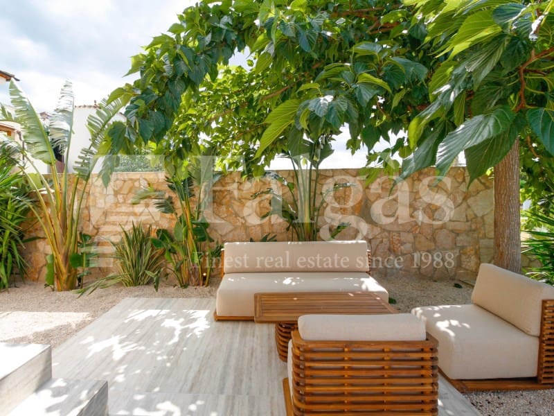 4 soveværelse Villa til salg i Empuriabrava med swimmingpool - € 1.450.000 (Ref: 9192940)