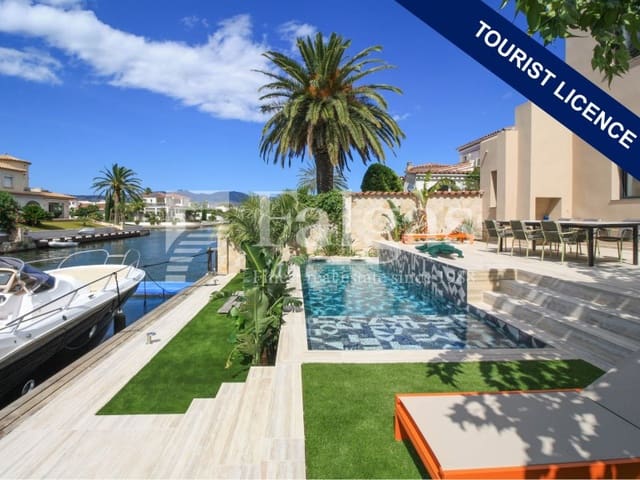 4 sovrum Villa till salu i Empuriabrava, Castelló d'Empúries med pool - 1 450 000 € (Ref: 9192940)