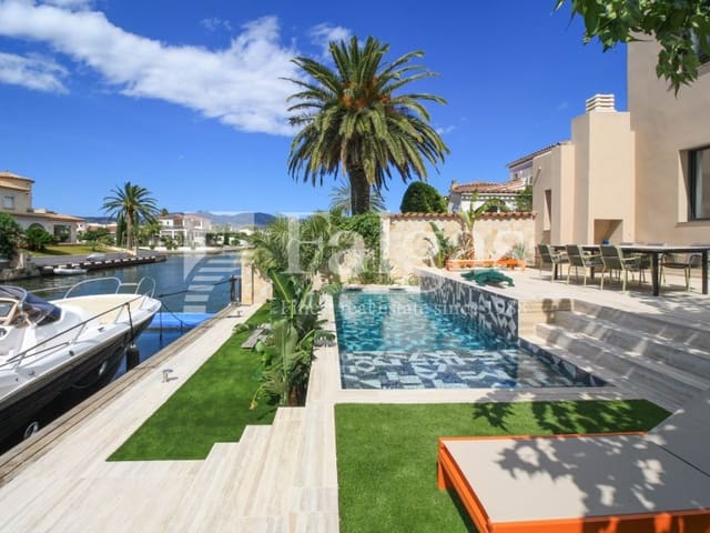4 soverom Villa til salgs i Empuriabrava, Castelló d'Empúries med svømmebasseng - € 1 450 000 (Ref: 9192940)