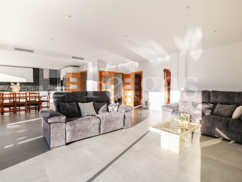 5 sypialnia Willa na sprzedaż w Empuriabrava z basenem garażem - 1 485 000 € (Ref: 9192941)