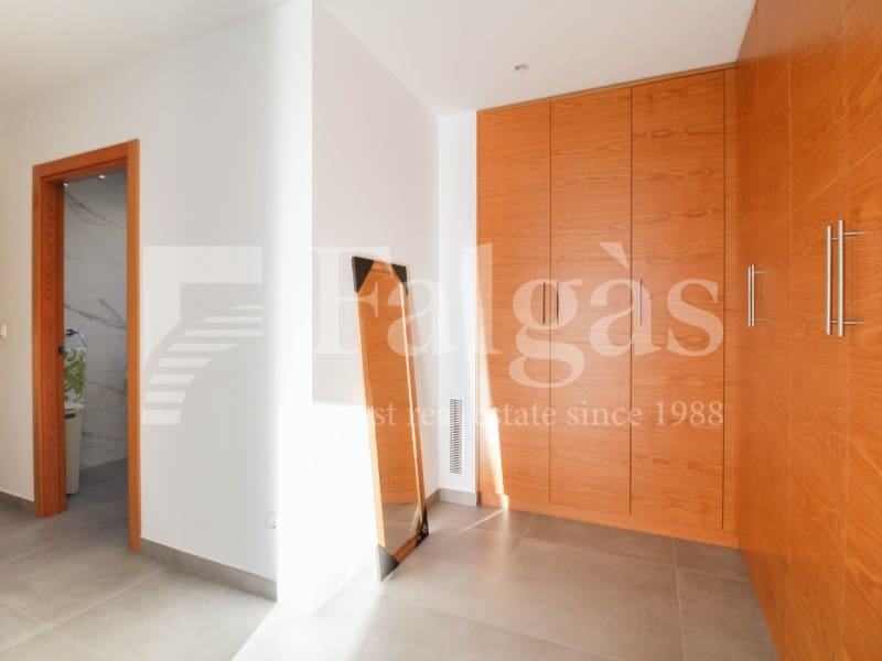 5 sypialnia Willa na sprzedaż w Empuriabrava z basenem garażem - 1 485 000 € (Ref: 9192941)