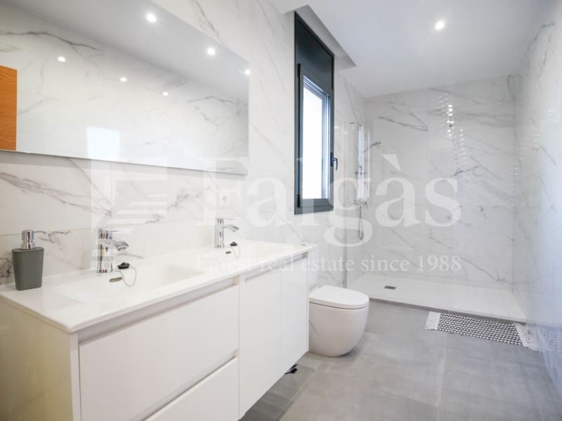 5 sypialnia Willa na sprzedaż w Empuriabrava z basenem garażem - 1 485 000 € (Ref: 9192941)