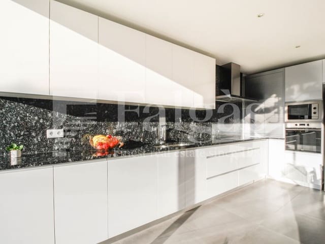 5 bedroom Villa for sale in Empuriabrava, Castelló d'Empúries with pool garage - € 1,485,000 (Ref: 9192941)