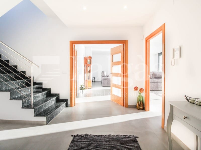 5 sypialnia Willa na sprzedaż w Empuriabrava z basenem garażem - 1 485 000 € (Ref: 9192941)