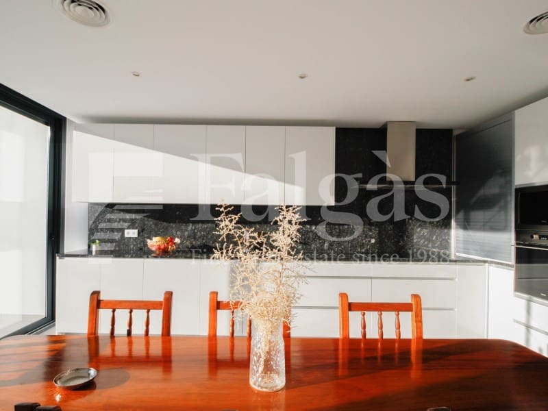 5 sypialnia Willa na sprzedaż w Empuriabrava z basenem garażem - 1 485 000 € (Ref: 9192941)