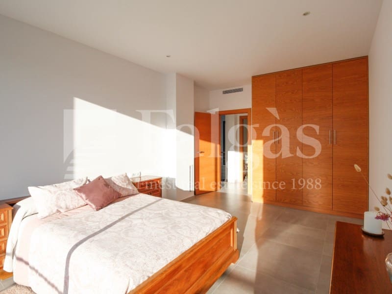 5 sypialnia Willa na sprzedaż w Empuriabrava z basenem garażem - 1 485 000 € (Ref: 9192941)