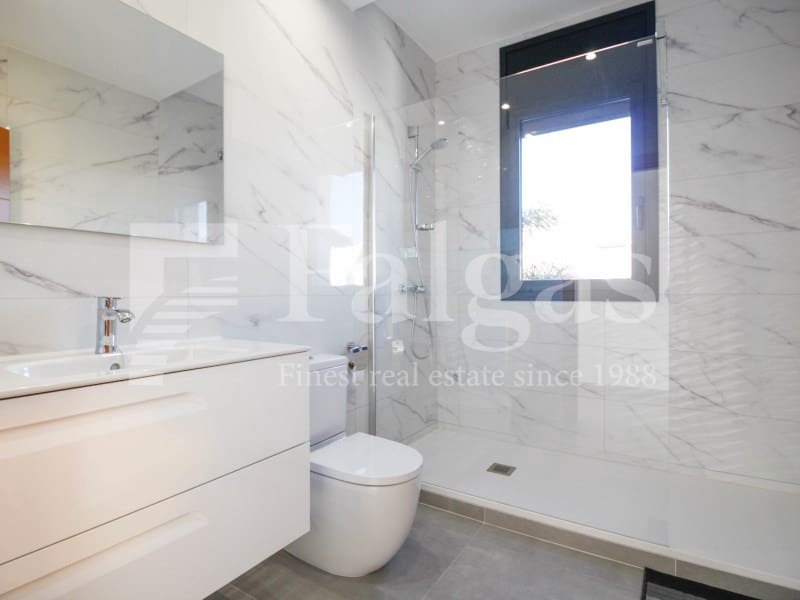 5 sypialnia Willa na sprzedaż w Empuriabrava z basenem garażem - 1 485 000 € (Ref: 9192941)