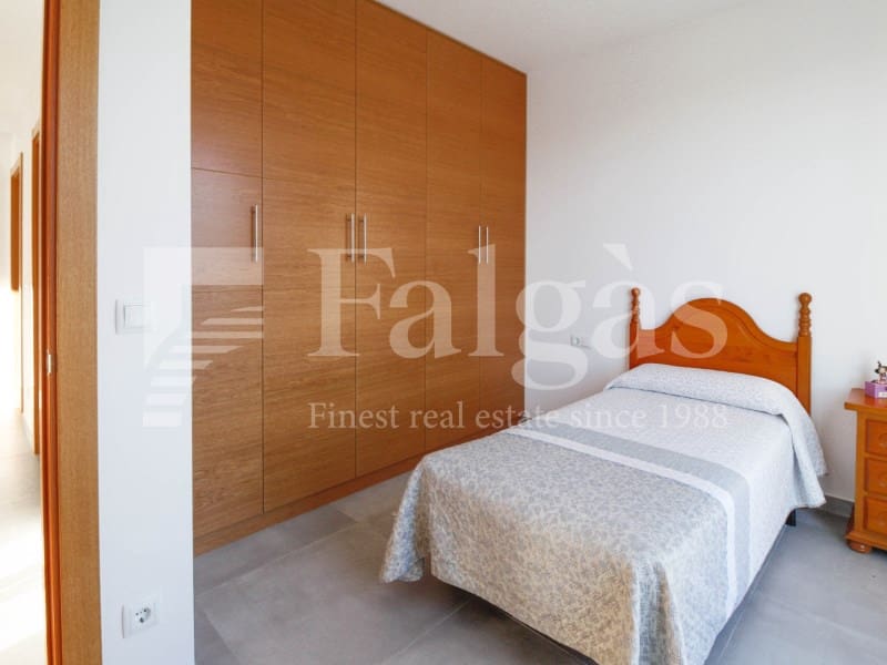 5 sypialnia Willa na sprzedaż w Empuriabrava z basenem garażem - 1 485 000 € (Ref: 9192941)