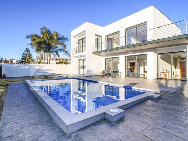 5 bedroom Villa for sale in Empuriabrava, Castelló d'Empúries with pool garage - € 1,485,000 (Ref: 9192941)