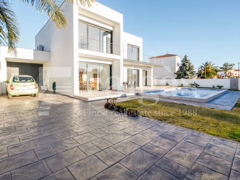 5 sypialnia Willa na sprzedaż w Empuriabrava z basenem garażem - 1 485 000 € (Ref: 9192941)
