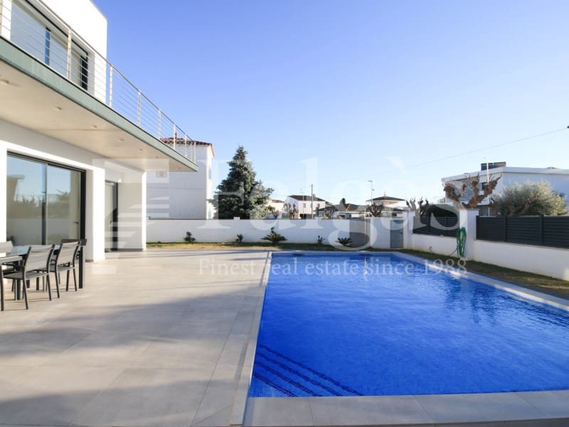 5 sypialnia Willa na sprzedaż w Empuriabrava z basenem garażem - 1 485 000 € (Ref: 9192941)
