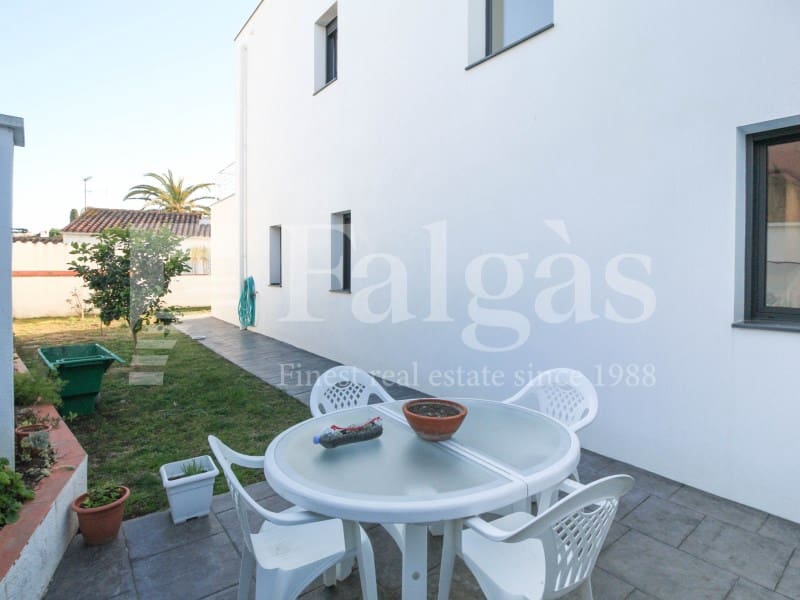 5 sypialnia Willa na sprzedaż w Empuriabrava z basenem garażem - 1 485 000 € (Ref: 9192941)