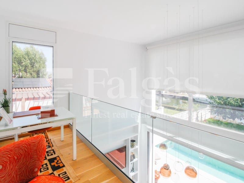 4 chambre Villa/Maison à vendre à Empuriabrava avec piscine garage - 1 495 000 € (Ref: 9192942)