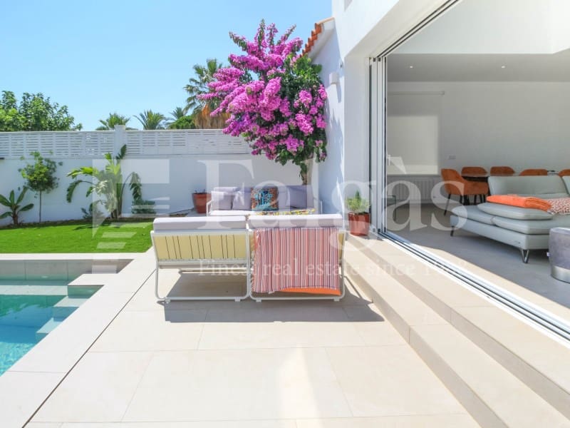 4 chambre Villa/Maison à vendre à Empuriabrava avec piscine garage - 1 495 000 € (Ref: 9192942)