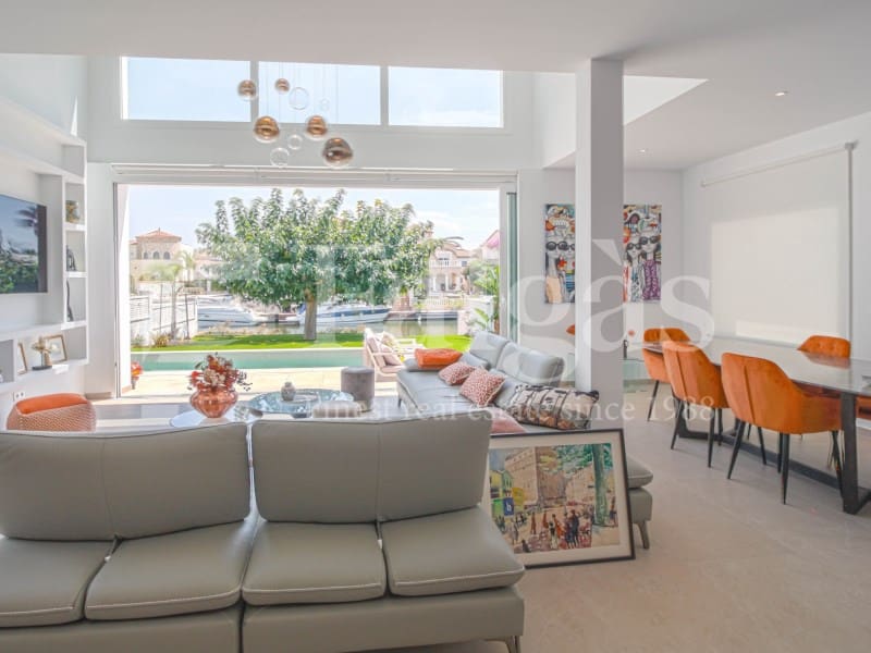 4 chambre Villa/Maison à vendre à Empuriabrava avec piscine garage - 1 495 000 € (Ref: 9192942)