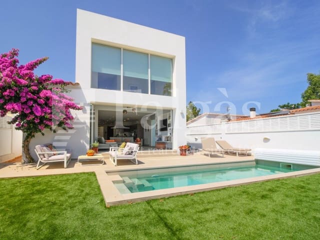 4 bedroom Villa for sale in Empuriabrava, Castelló d'Empúries with pool garage - € 1,495,000 (Ref: 9192942)