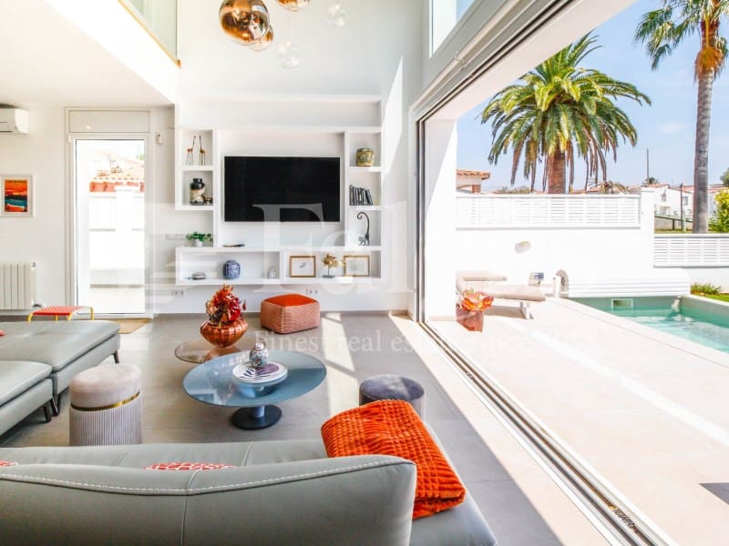 4 chambre Villa/Maison à vendre à Empuriabrava avec piscine garage - 1 495 000 € (Ref: 9192942)