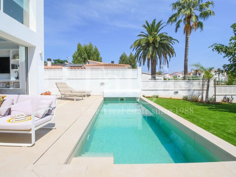 4 chambre Villa/Maison à vendre à Empuriabrava avec piscine garage - 1 495 000 € (Ref: 9192942)