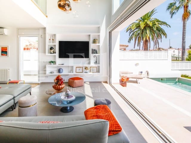 4 bedroom Villa for sale in Empuriabrava, Castelló d'Empúries with pool garage - € 1,495,000 (Ref: 9192942)