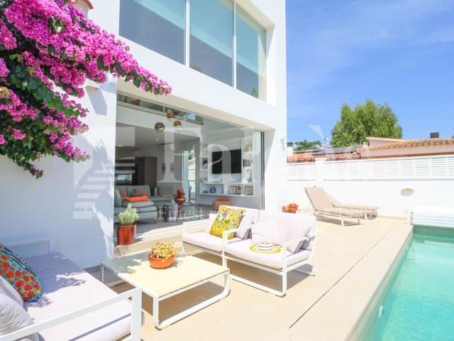 4 bedroom Villa for sale in Empuriabrava, Castelló d'Empúries with pool garage - € 1,495,000 (Ref: 9192942)