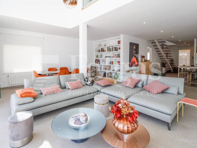 4 chambre Villa/Maison à vendre à Empuriabrava avec piscine garage - 1 495 000 € (Ref: 9192942)