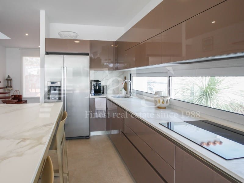 4 chambre Villa/Maison à vendre à Empuriabrava avec piscine garage - 1 495 000 € (Ref: 9192942)