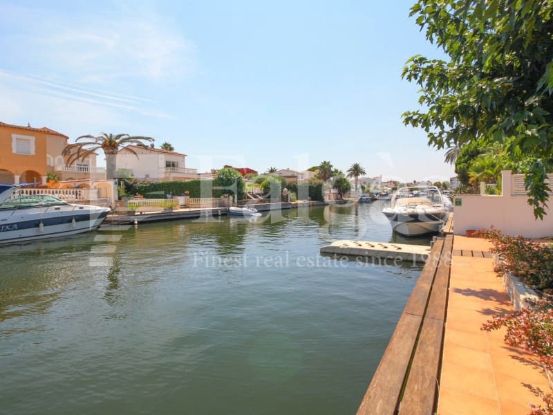 4 chambre Villa/Maison à vendre à Empuriabrava avec piscine garage - 1 495 000 € (Ref: 9192942)