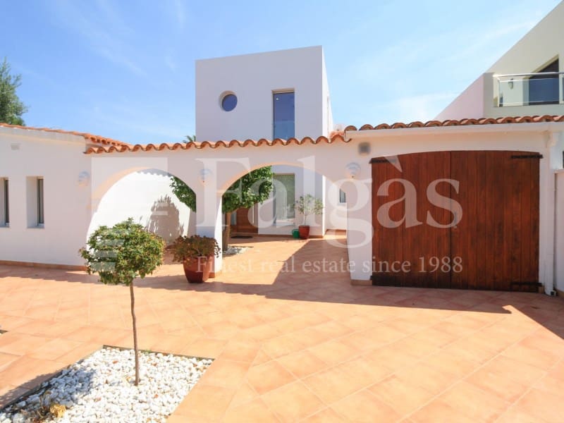 4 chambre Villa/Maison à vendre à Empuriabrava avec piscine garage - 1 495 000 € (Ref: 9192942)