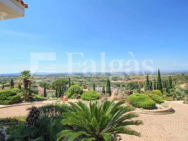 3 bedroom Villa for sale in Pau with pool garage - € 1,575,000 (Ref: 9192943)