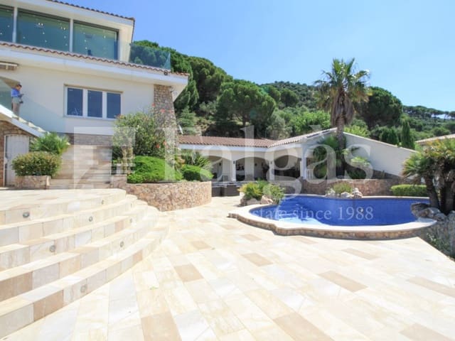 3 bedroom Villa for sale in Pau with pool garage - € 1,575,000 (Ref: 9192943)