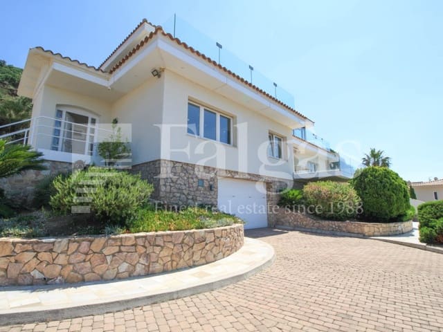 3 bedroom Villa for sale in Pau with pool garage - € 1,575,000 (Ref: 9192943)