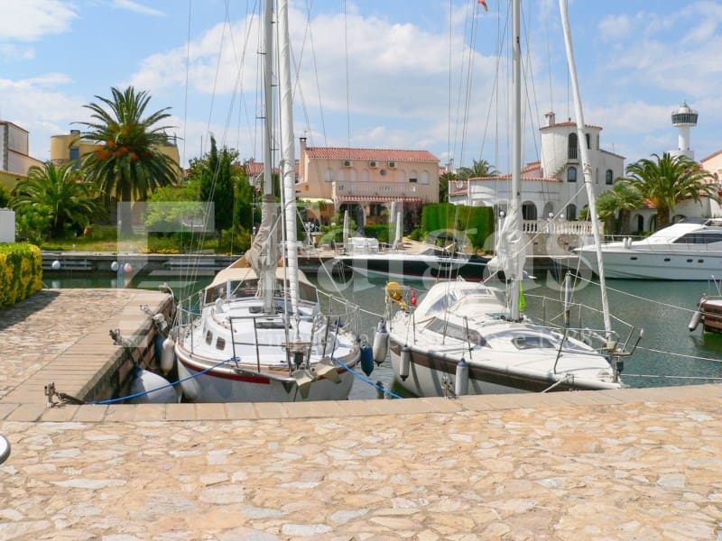 Virksomhed til salg i Empuriabrava med garage - € 2.100.000 (Ref: 9192944)